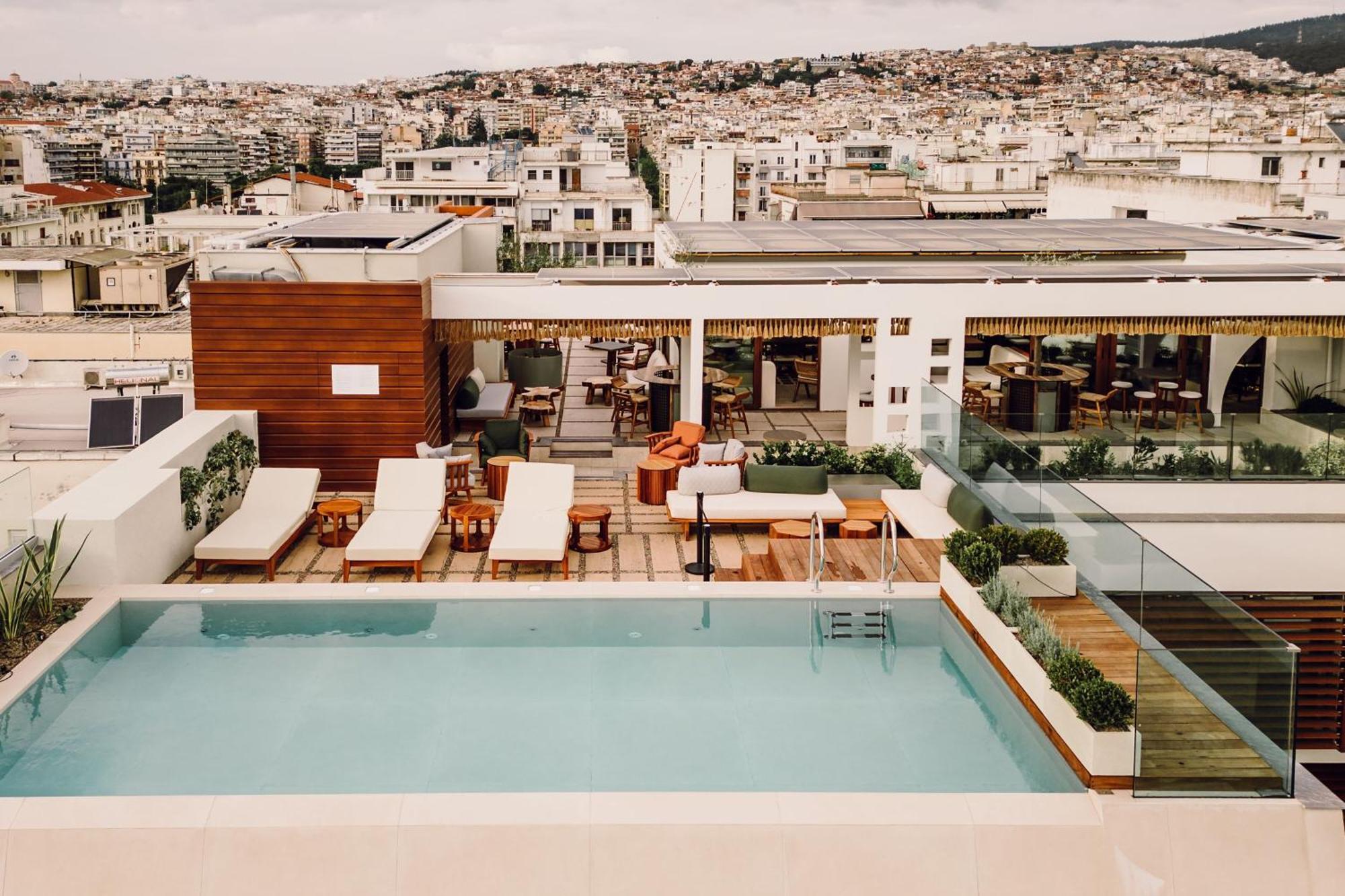 Monasty, Thessaloniki, Autograph Collection Hotel Buitenkant foto The hotel's rooftop pool