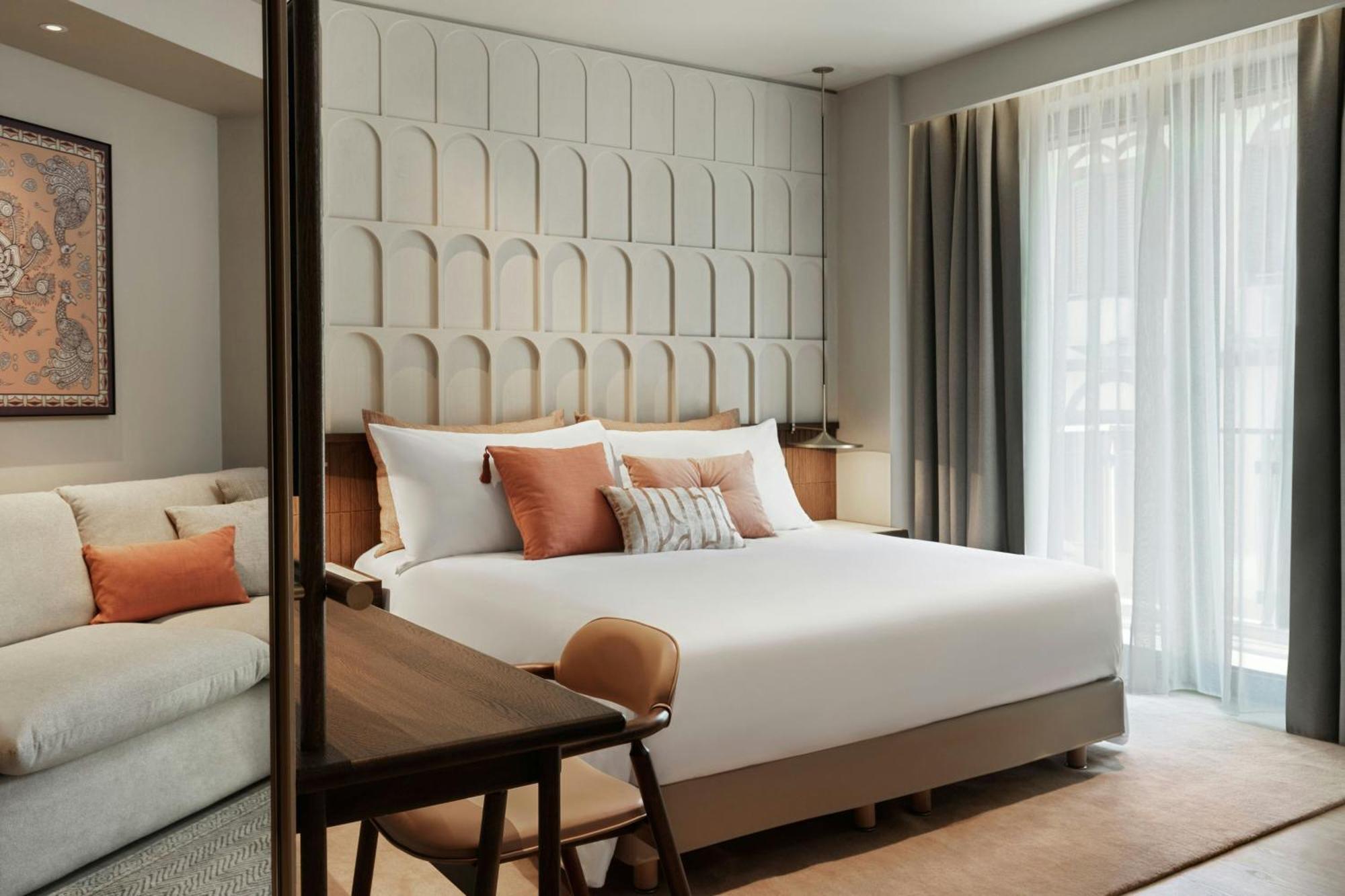 Monasty, Thessaloniki, Autograph Collection Hotel Buitenkant foto A bedroom at the hotel