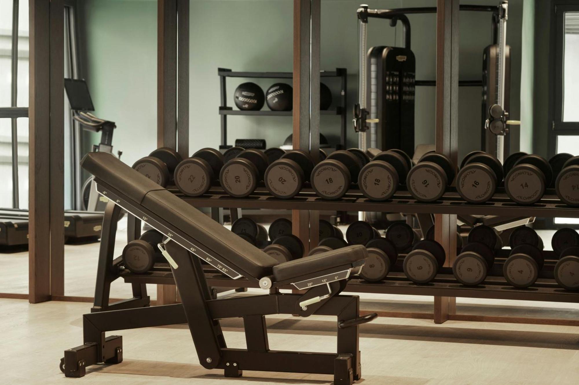Monasty, Thessaloniki, Autograph Collection Hotel Buitenkant foto A leg extension machine