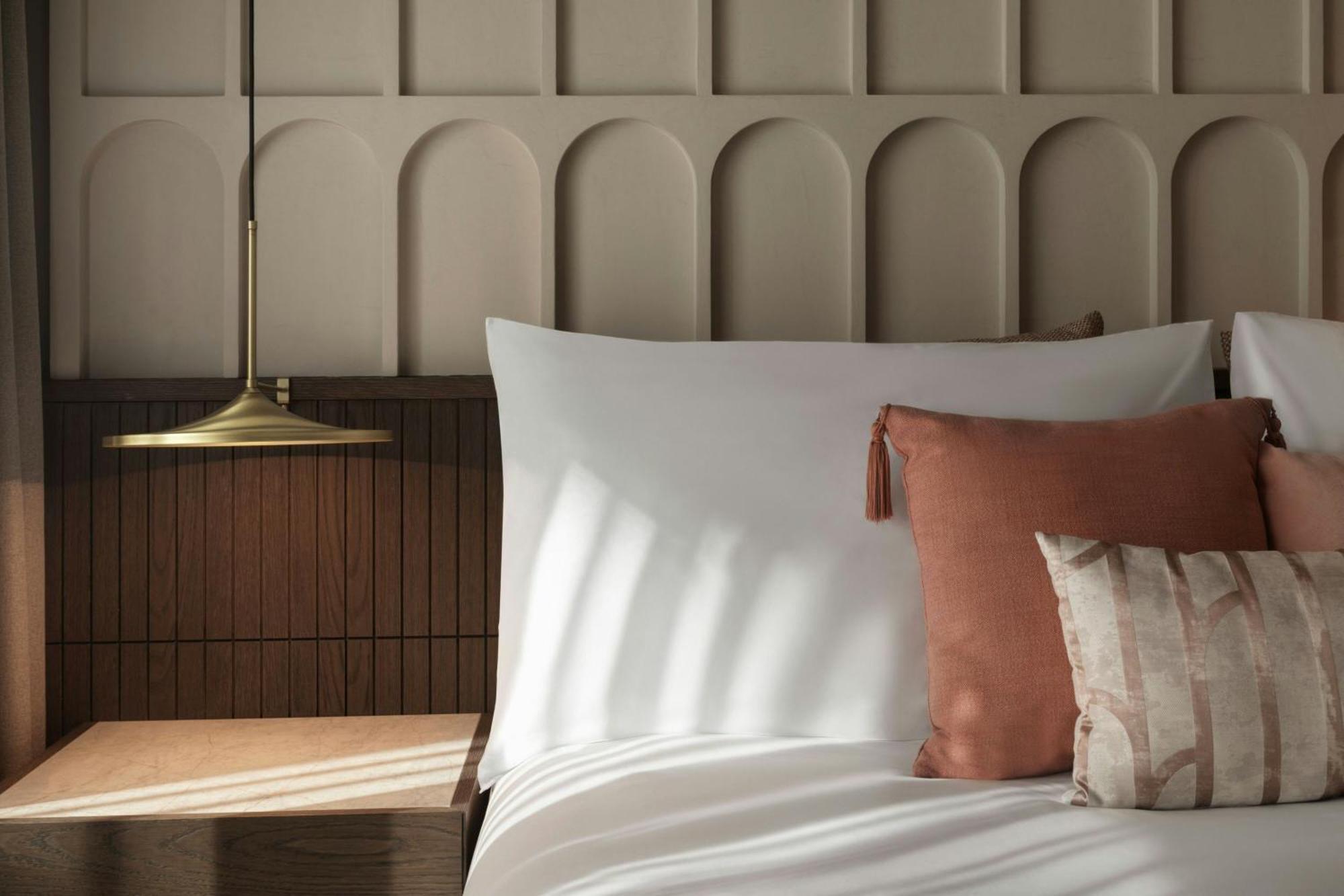 Monasty, Thessaloniki, Autograph Collection Hotel Buitenkant foto A bed with a nightstand
