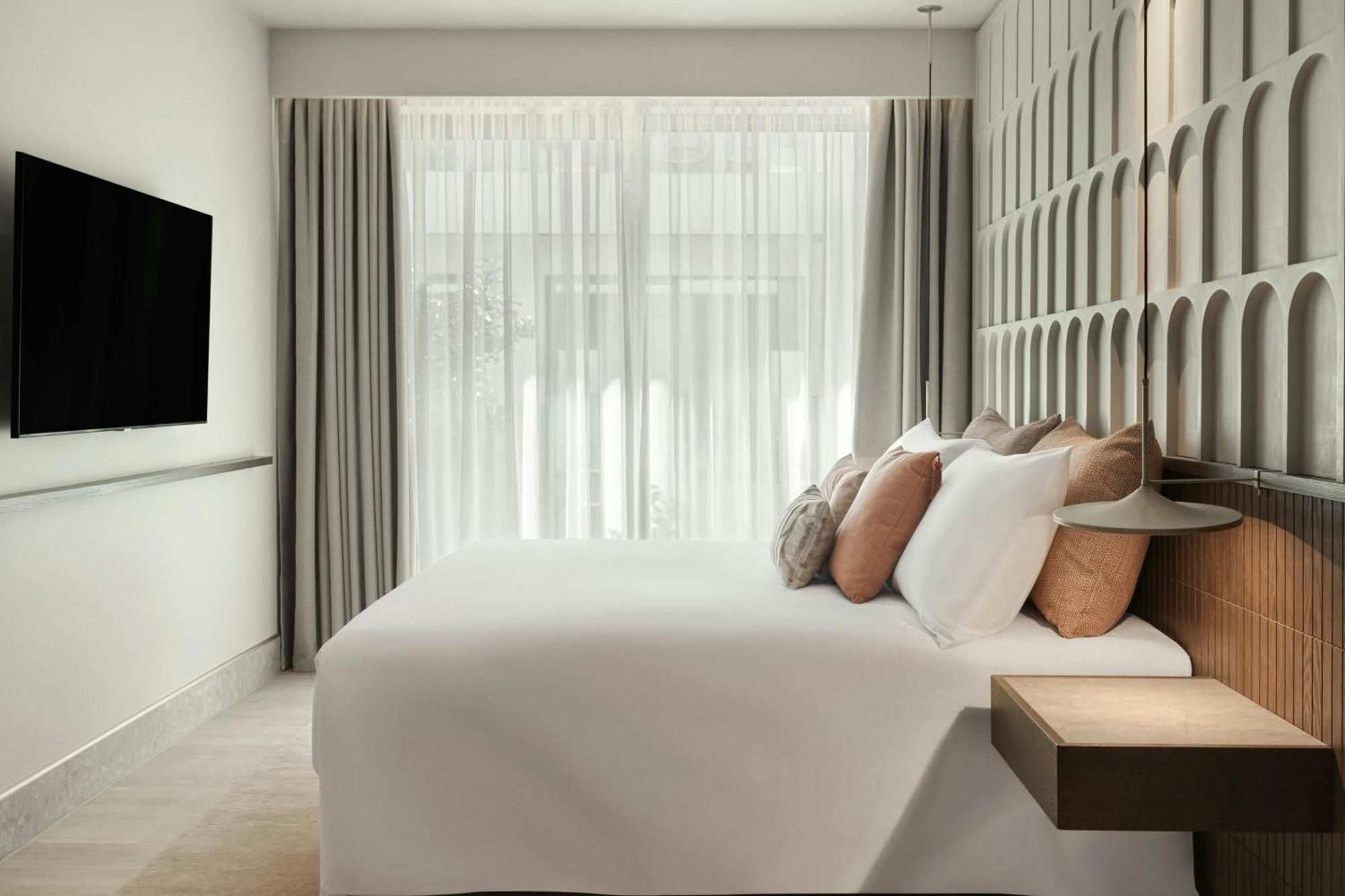 Monasty, Thessaloniki, Autograph Collection Hotel Buitenkant foto A bedroom at the hotel