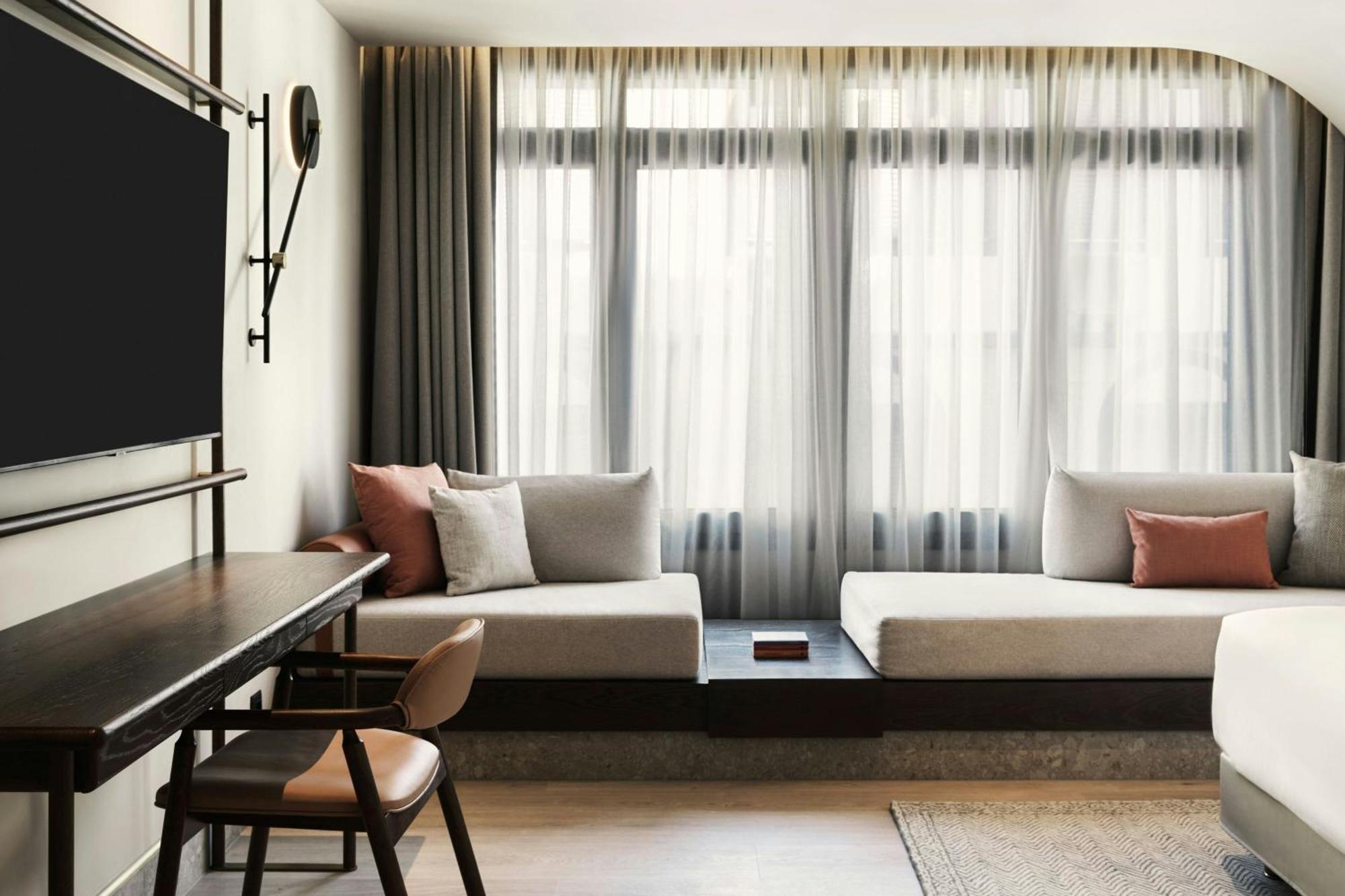 Monasty, Thessaloniki, Autograph Collection Hotel Buitenkant foto A room at the hotel