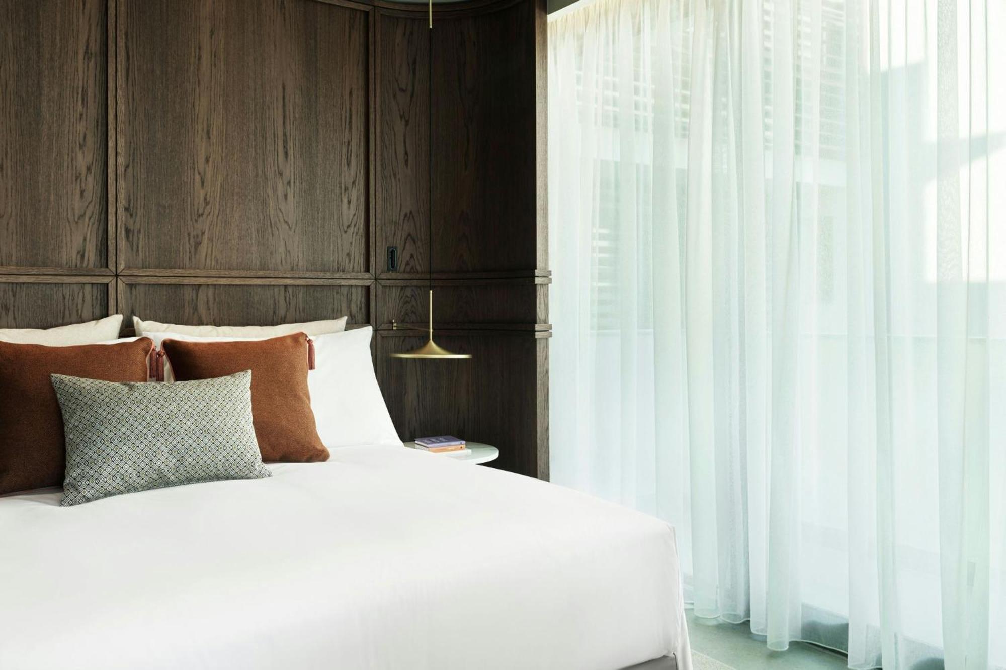 Monasty, Thessaloniki, Autograph Collection Hotel Buitenkant foto A bedroom at the hotel